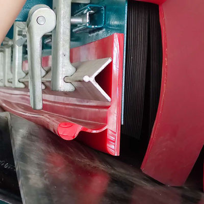 Полиуретановая пластинка для одежды